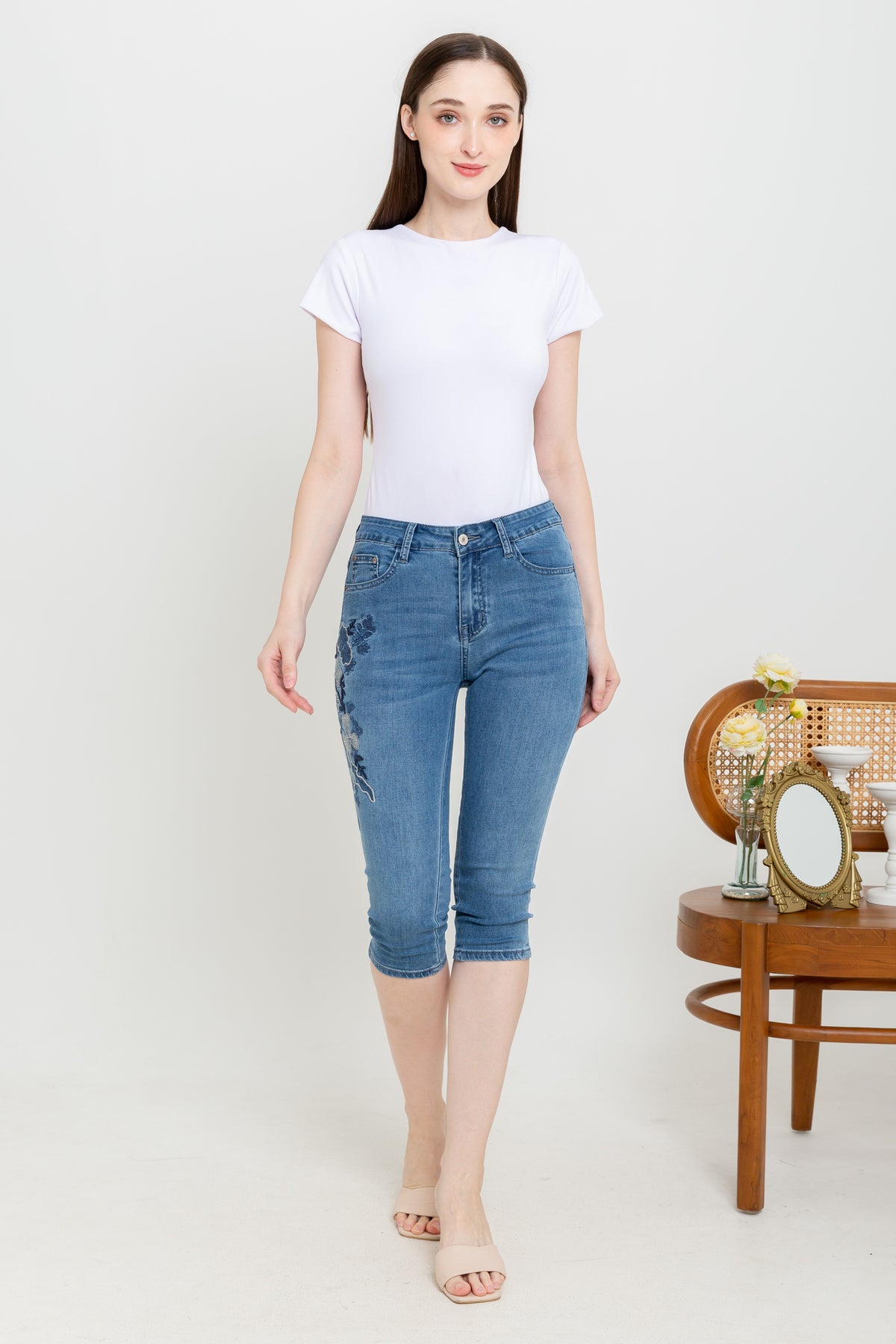 Capri Light Blue Patch Jeans s412