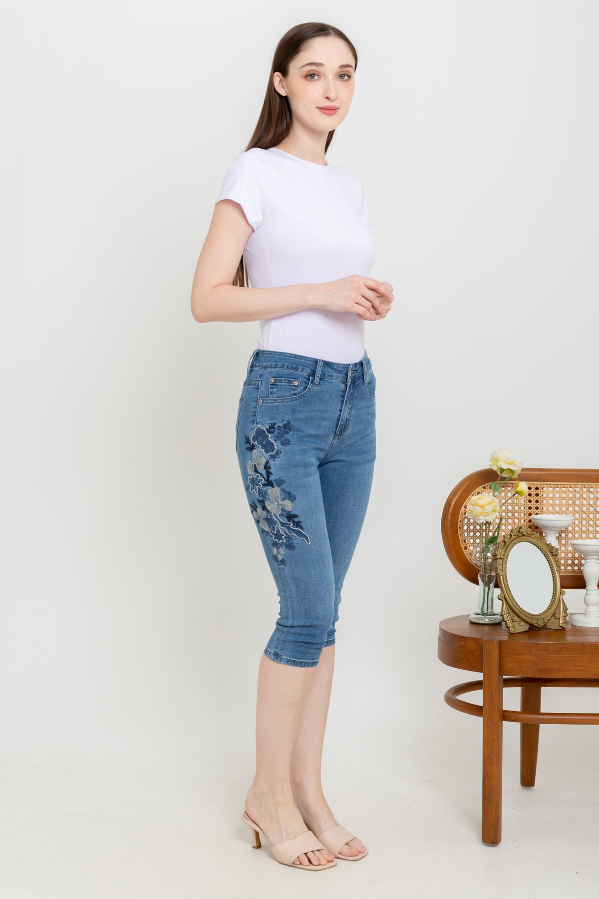Capri Light Blue Patch Jeans s412