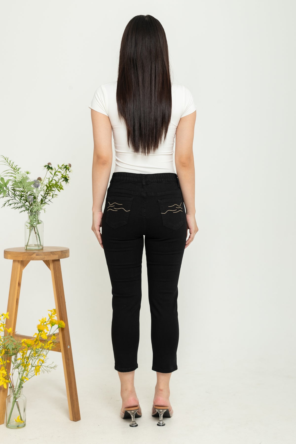 Cropped Black Jeans s379