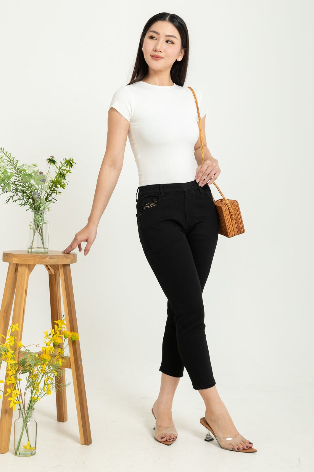 Cropped Black Jeans s379