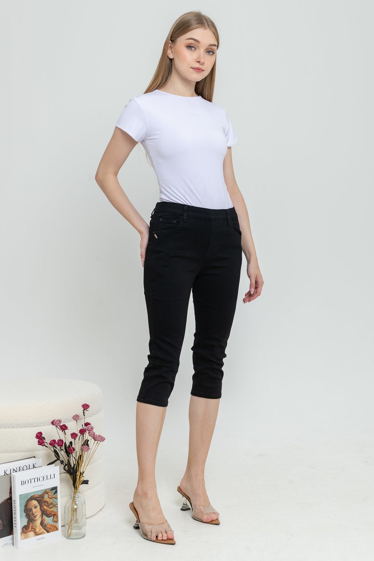 Capri Black Jeans s396