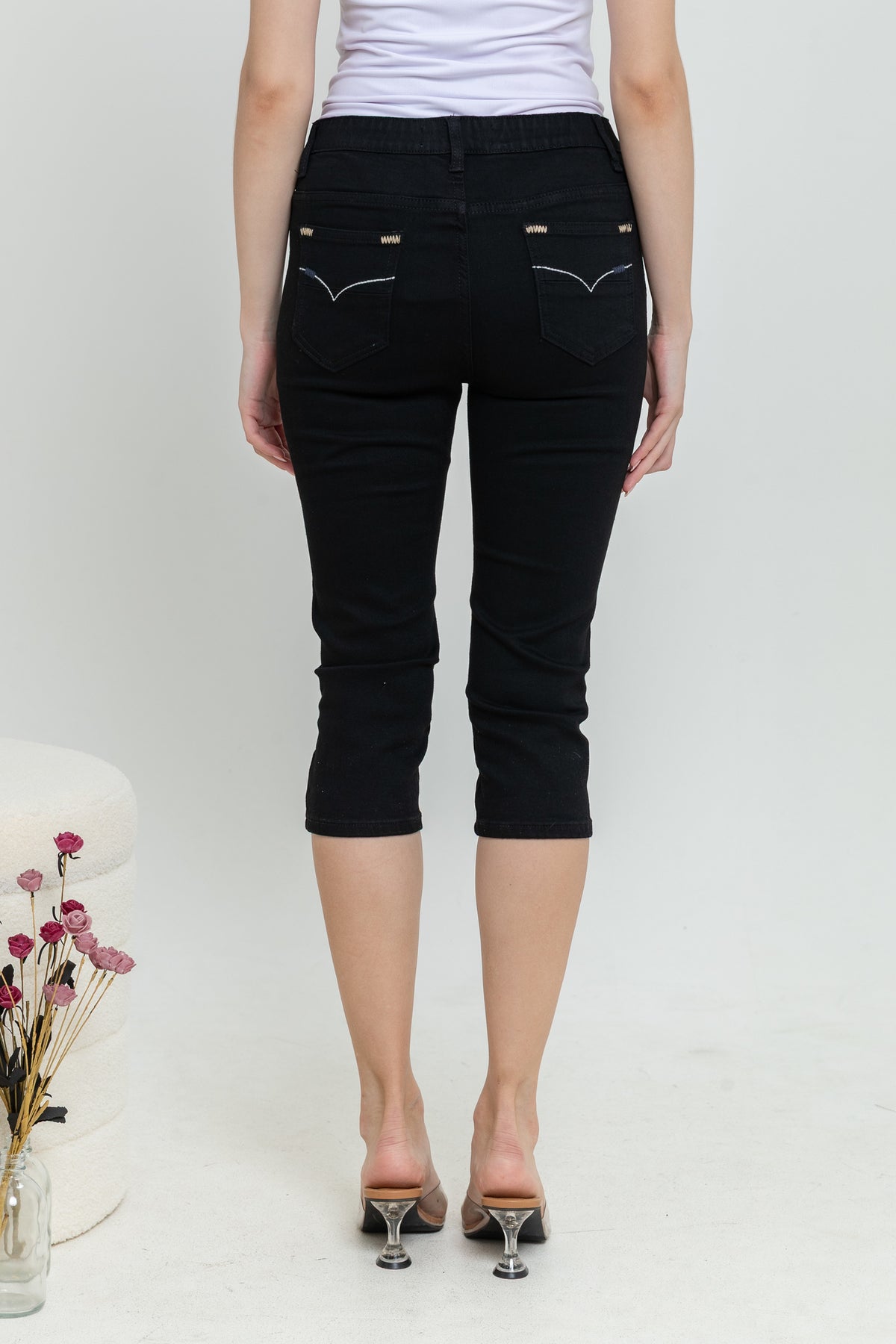 Capri Black Jeans s396
