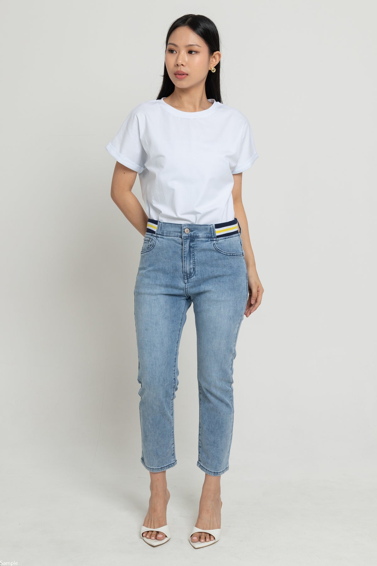 Cropped Light Blue Jeans c209