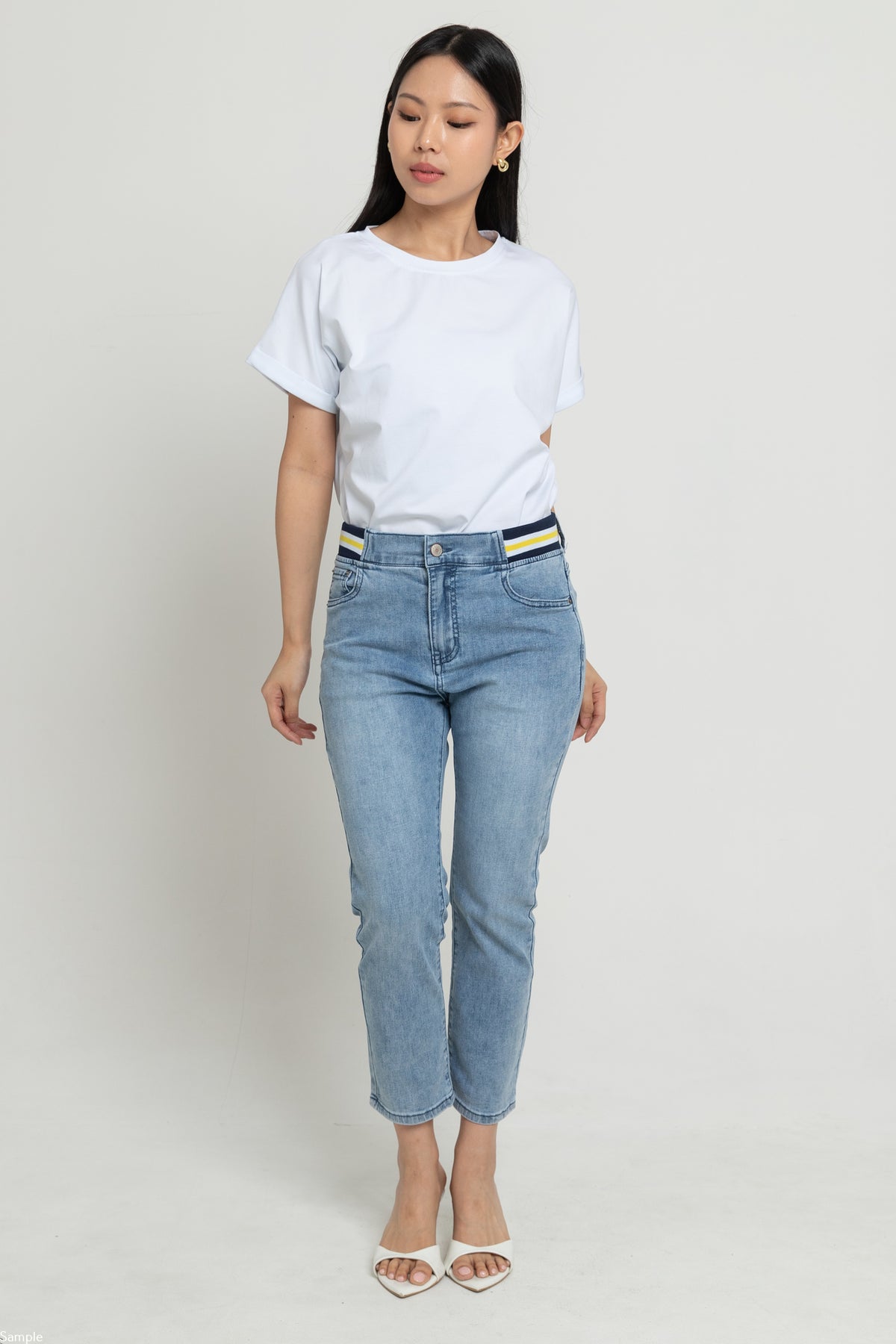 Cropped Light Blue Jeans c209