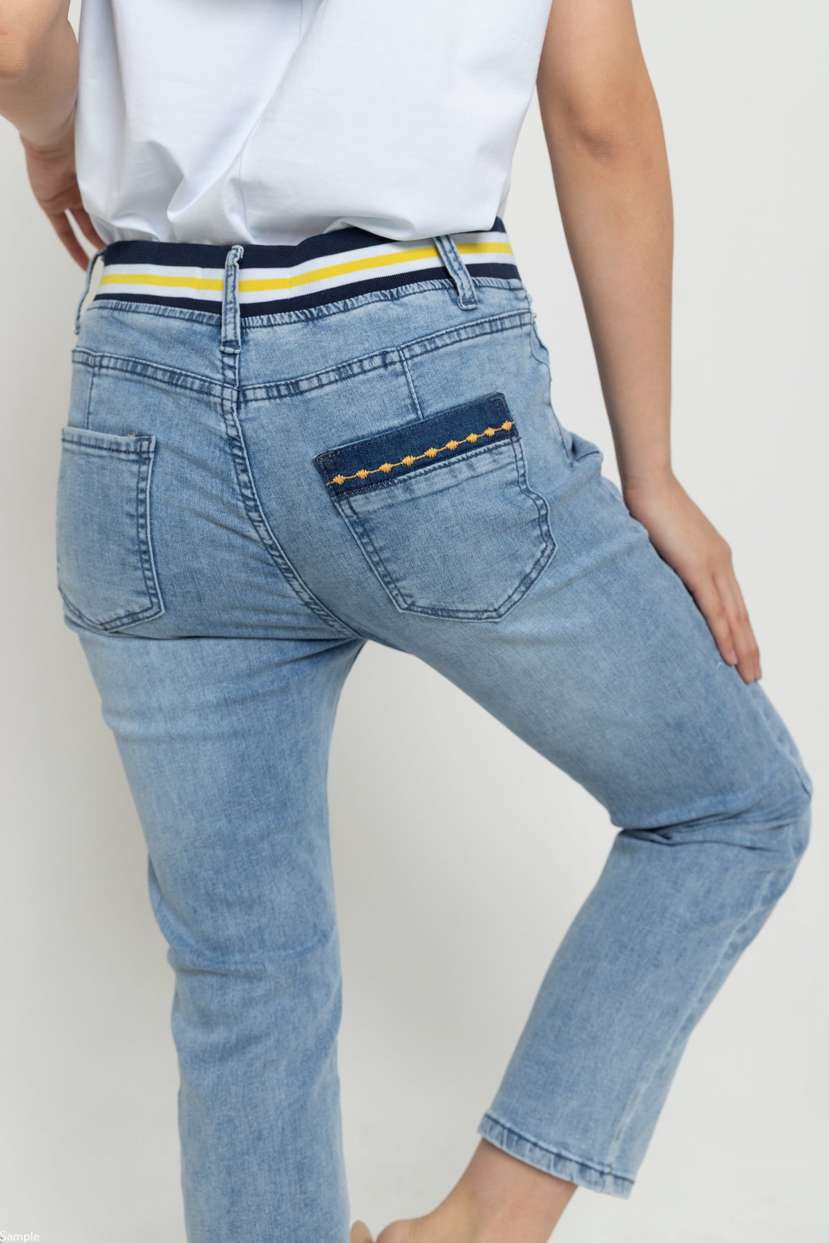 Cropped Light Blue Jeans c209