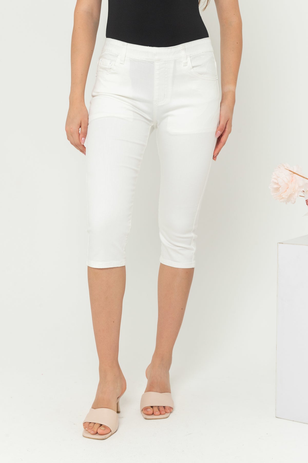 Capri White Jeans s335