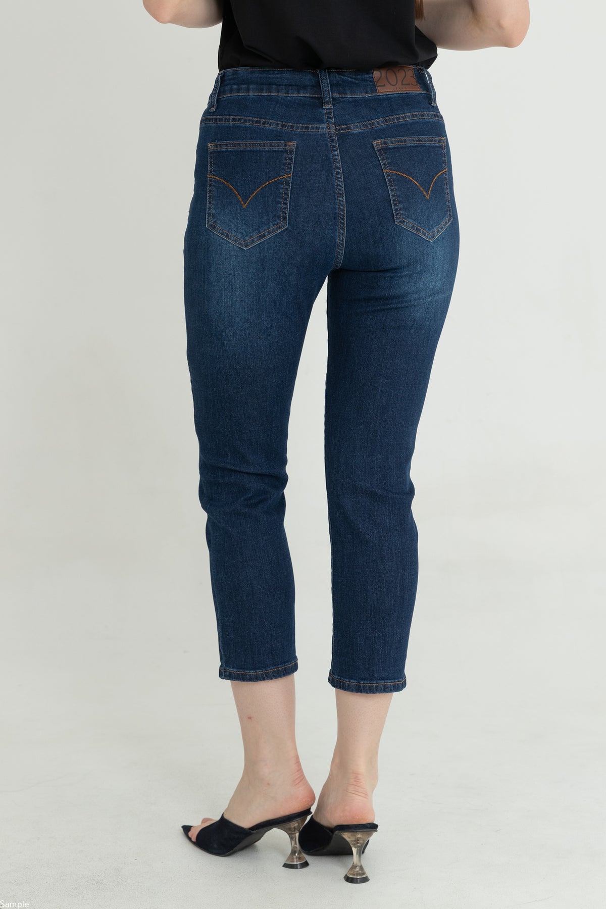 Cropped Dark Blue Jeans c196