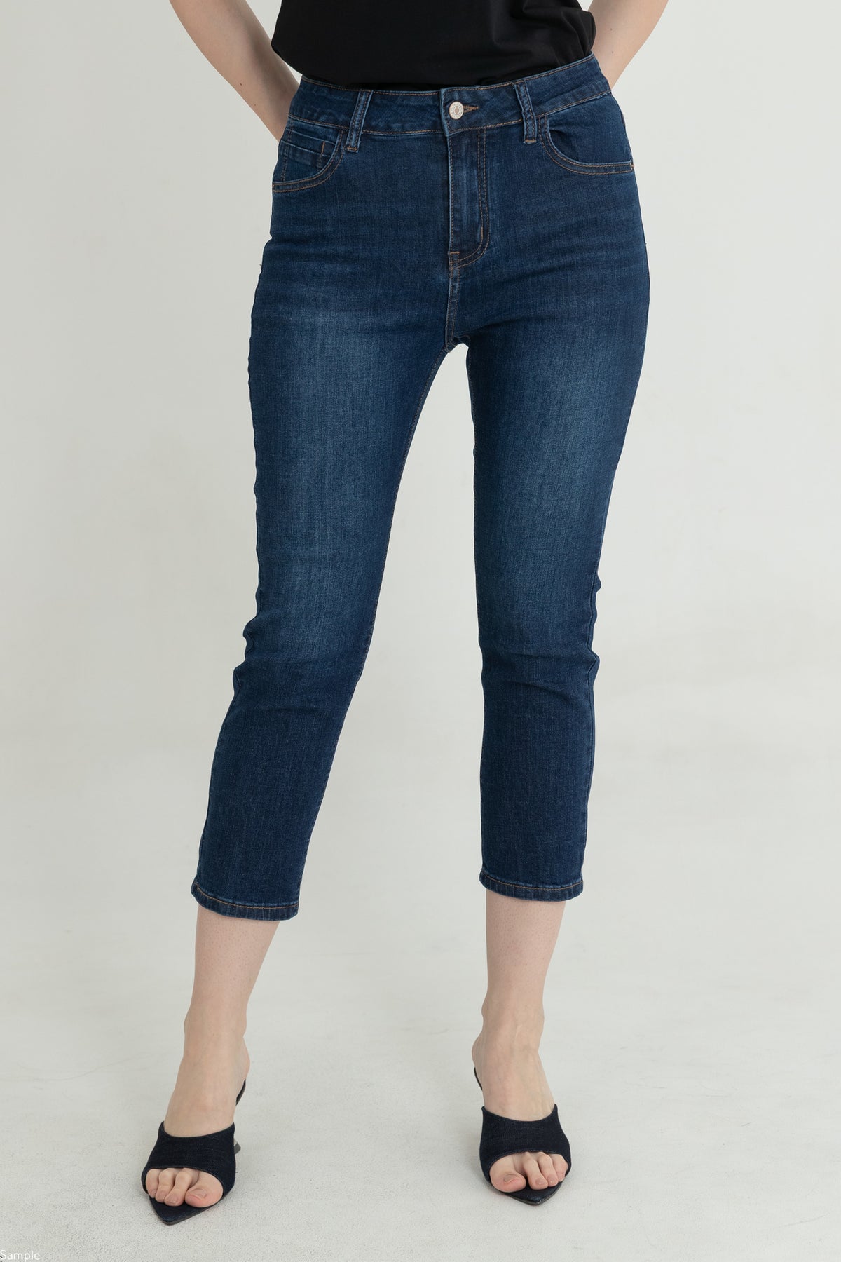 Cropped Dark Blue Jeans c196