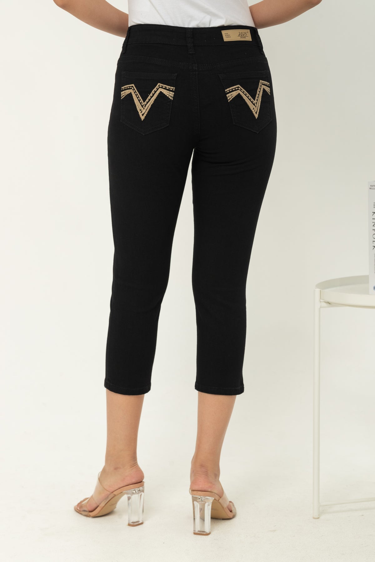 Capri Black Jeans c091