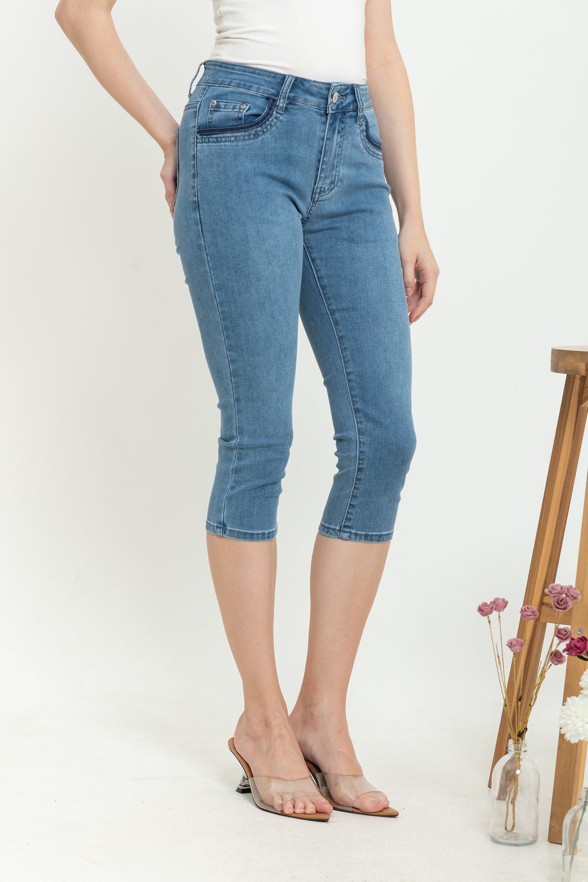 Capri Light Blue Jeans s382