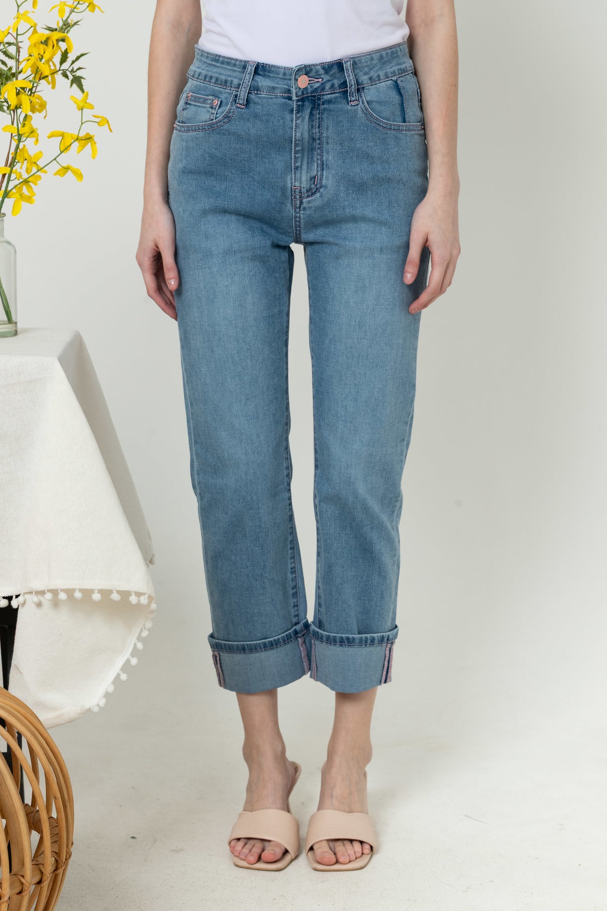 Cropped Light Blue Jeans s415