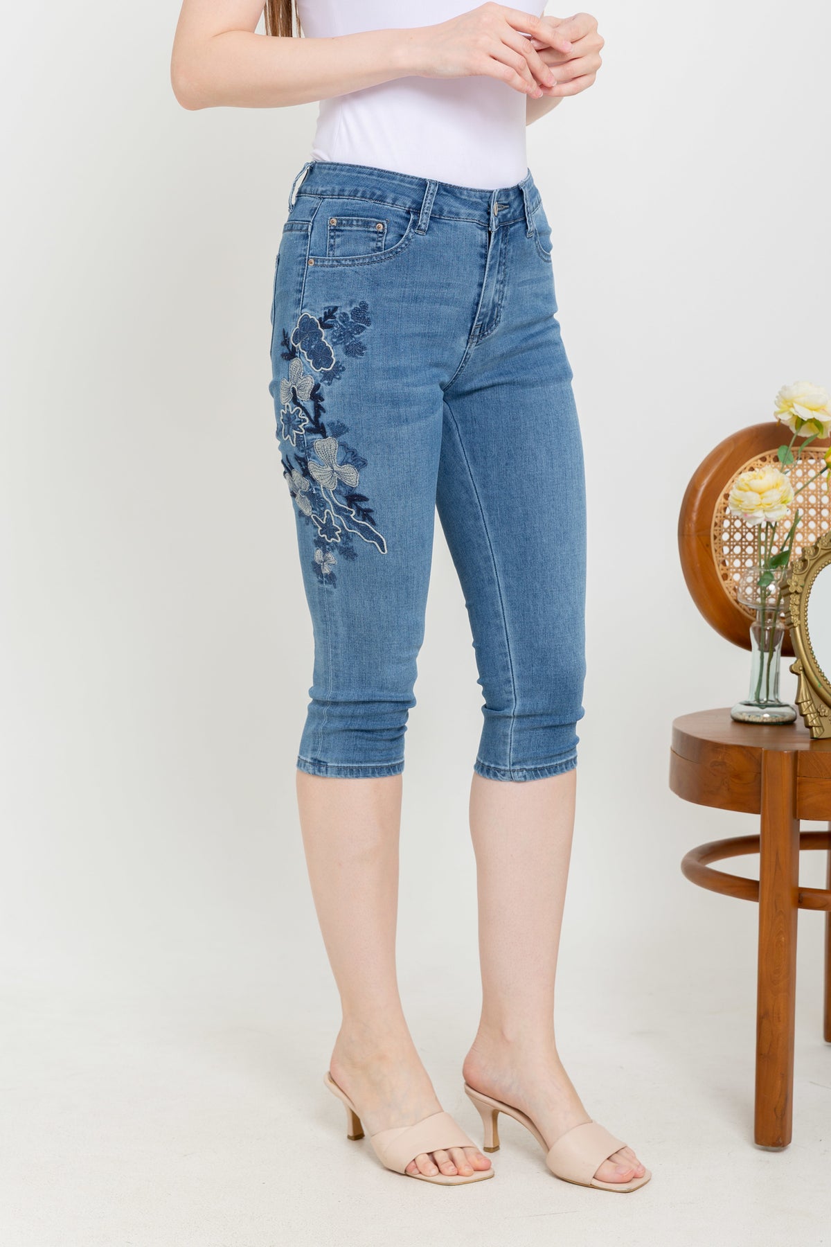 Capri Light Blue Patch Jeans s412