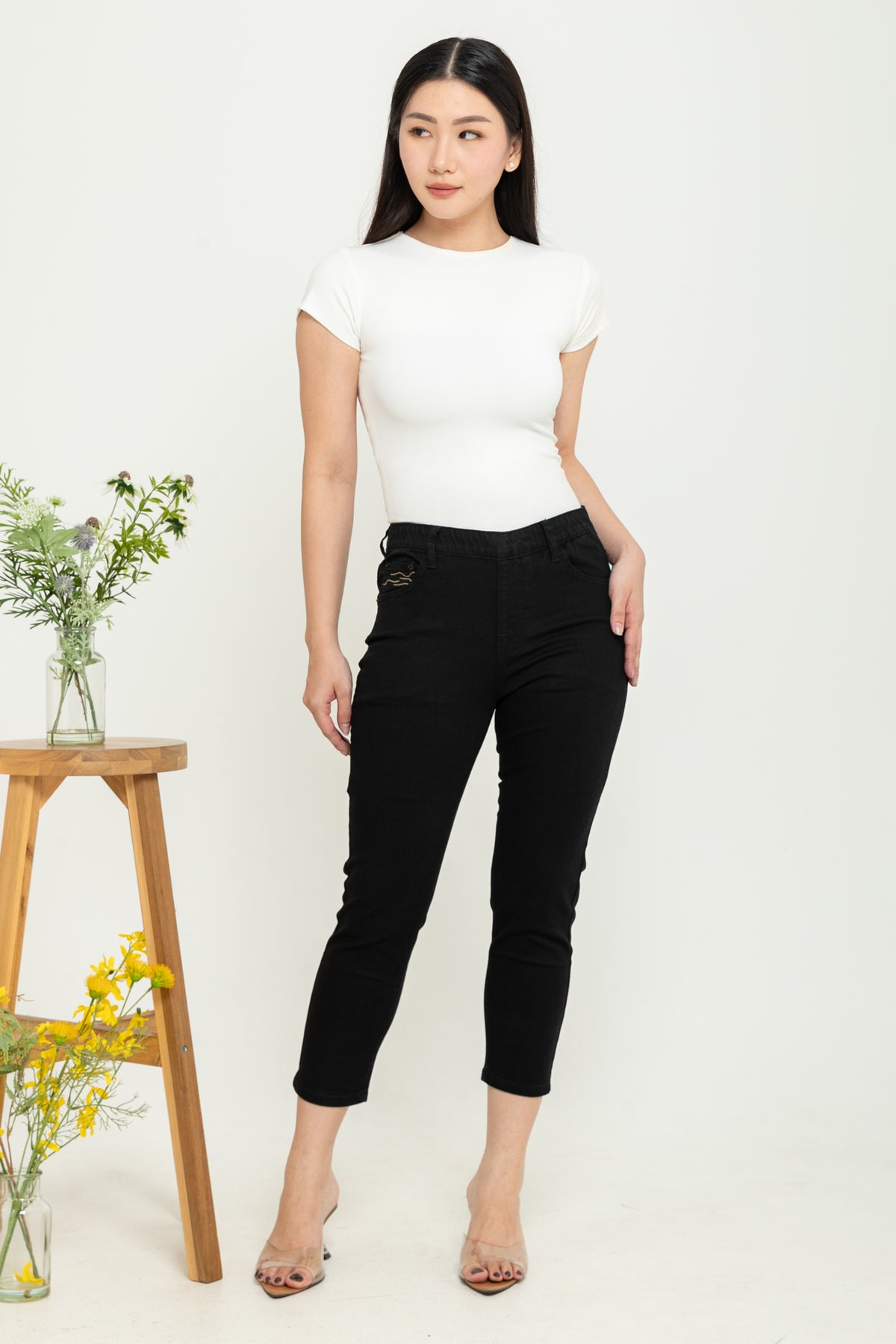 Cropped Black Jeans s379