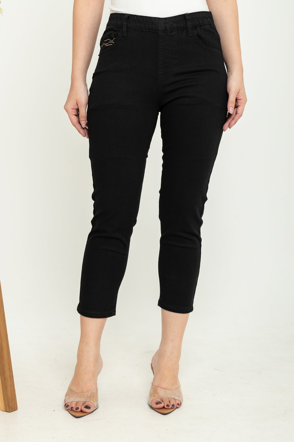 Cropped Black Jeans s379