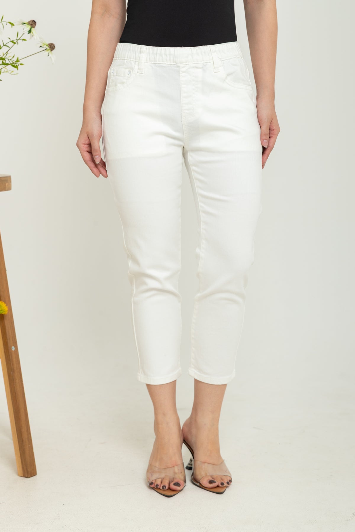 Capri White Jeans s373