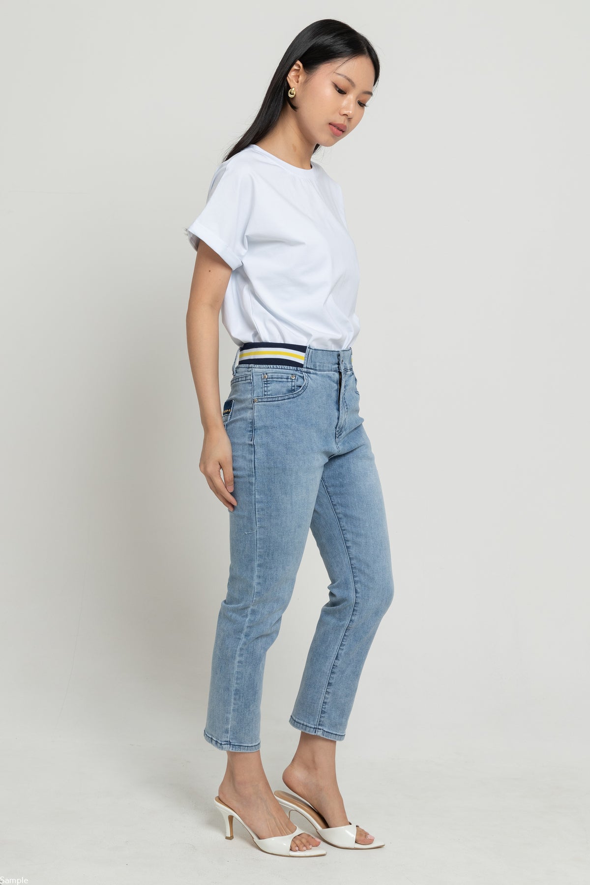 Cropped Light Blue Jeans c209