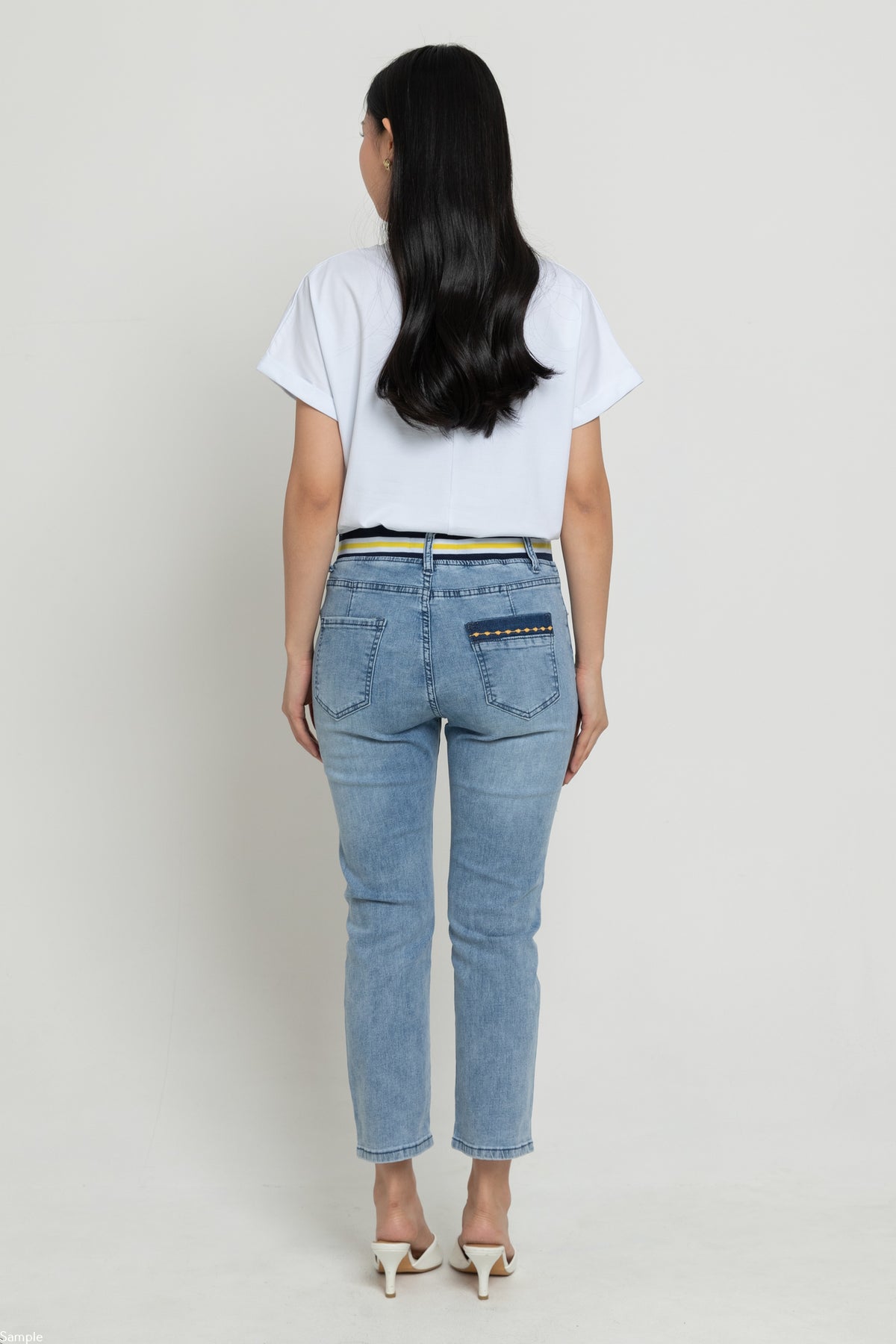 Cropped Light Blue Jeans c209