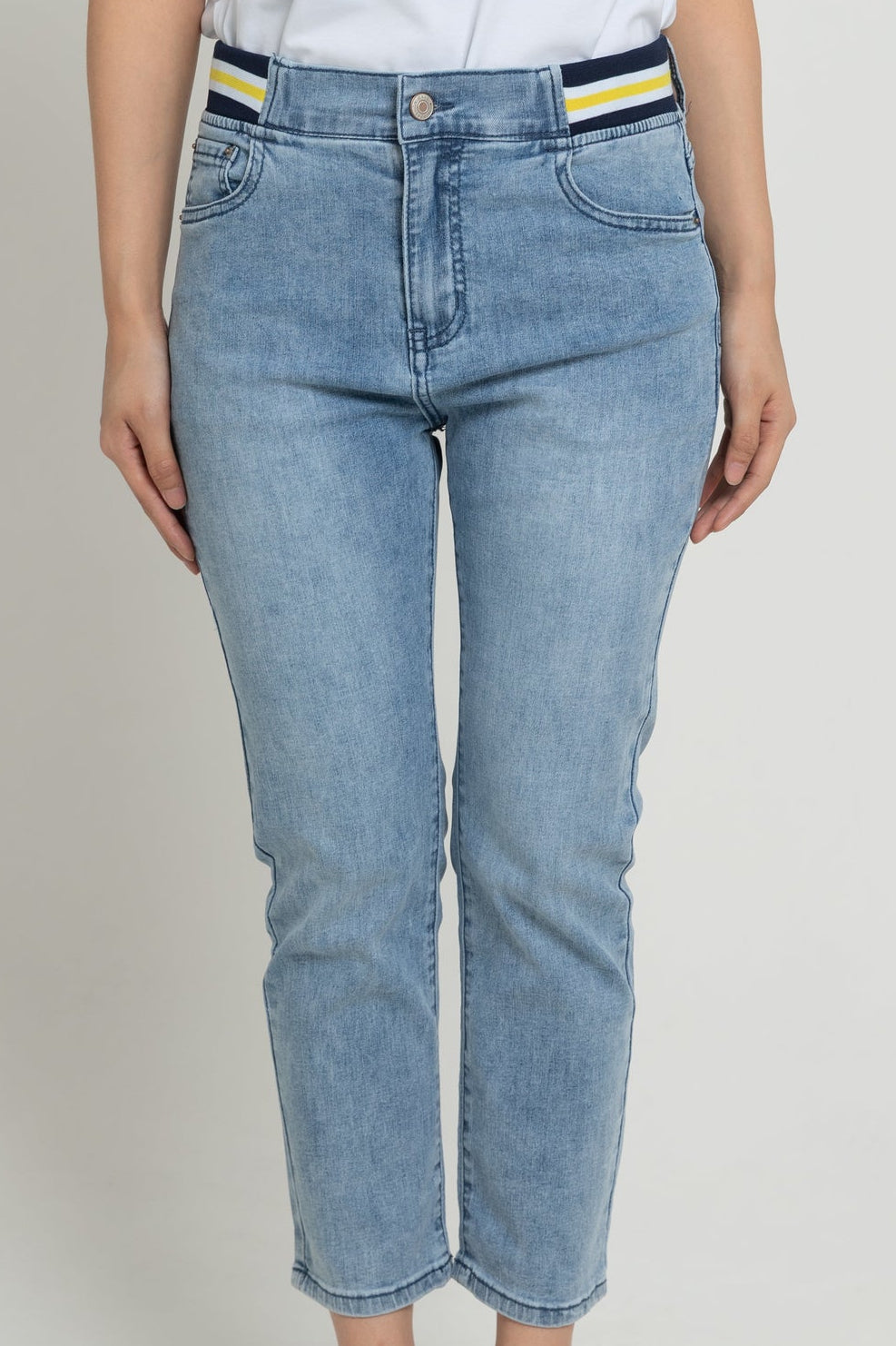 Cropped Light Blue Jeans c209