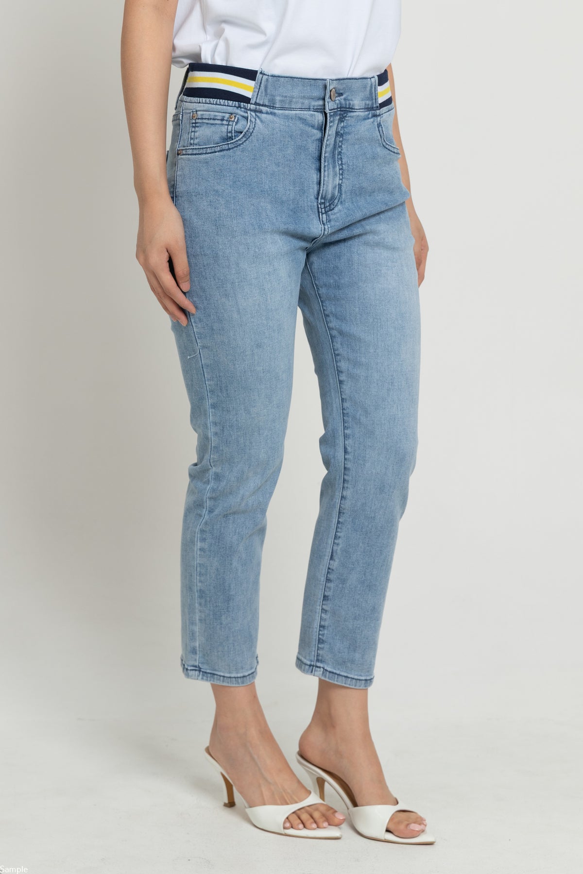 Cropped Light Blue Jeans c209