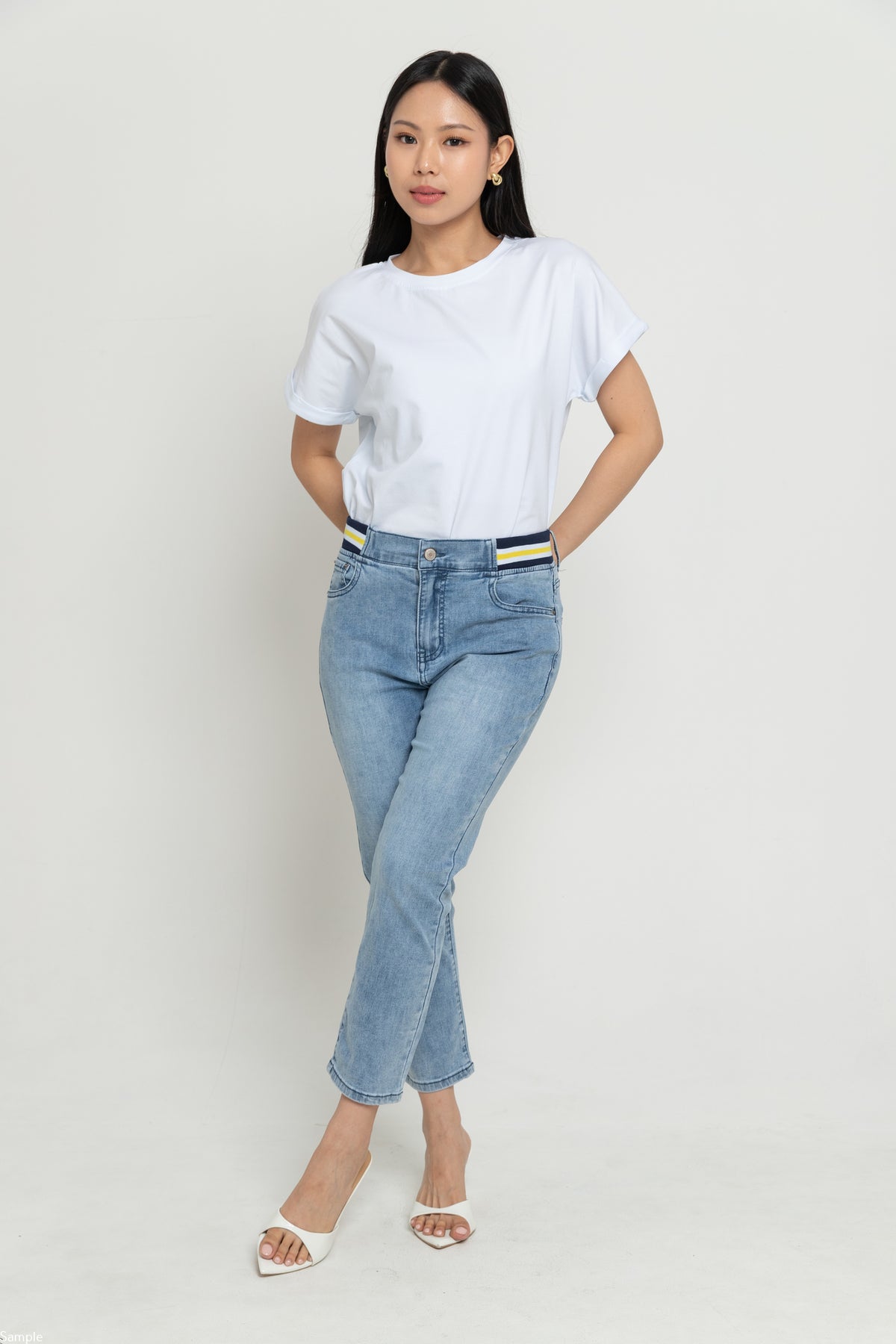 Cropped Light Blue Jeans c209
