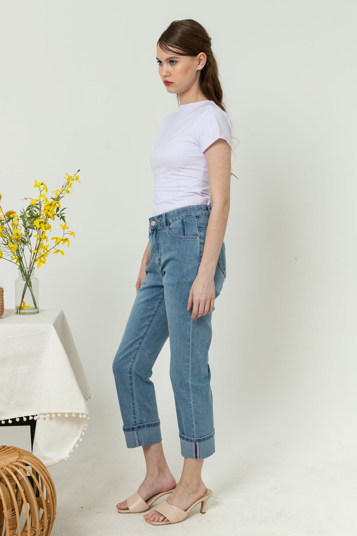 Cropped Light Blue Jeans s415