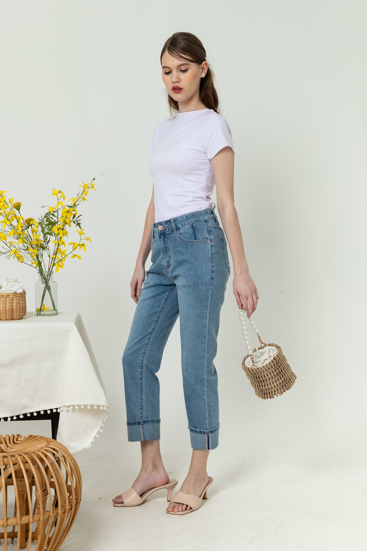 Cropped Light Blue Jeans s415